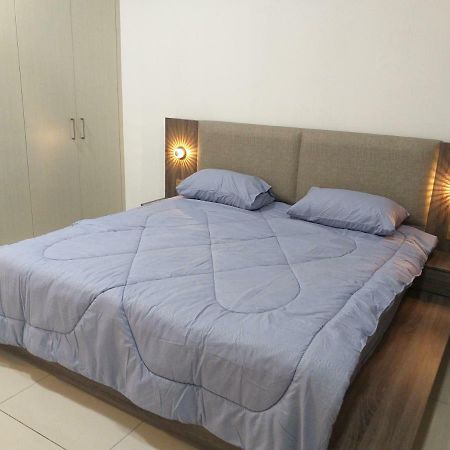 ג'והור בהרו Aliff Avenue 2 Bedroom Homestay מראה חיצוני תמונה