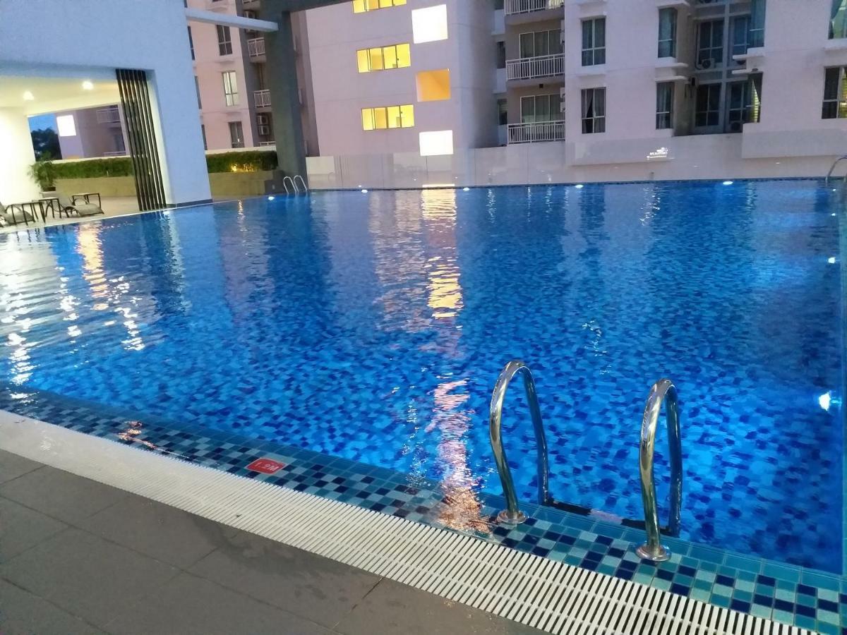 ג'והור בהרו Aliff Avenue 2 Bedroom Homestay מראה חיצוני תמונה