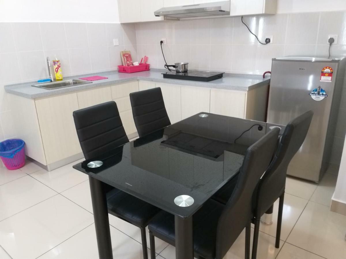 ג'והור בהרו Aliff Avenue 2 Bedroom Homestay מראה חיצוני תמונה